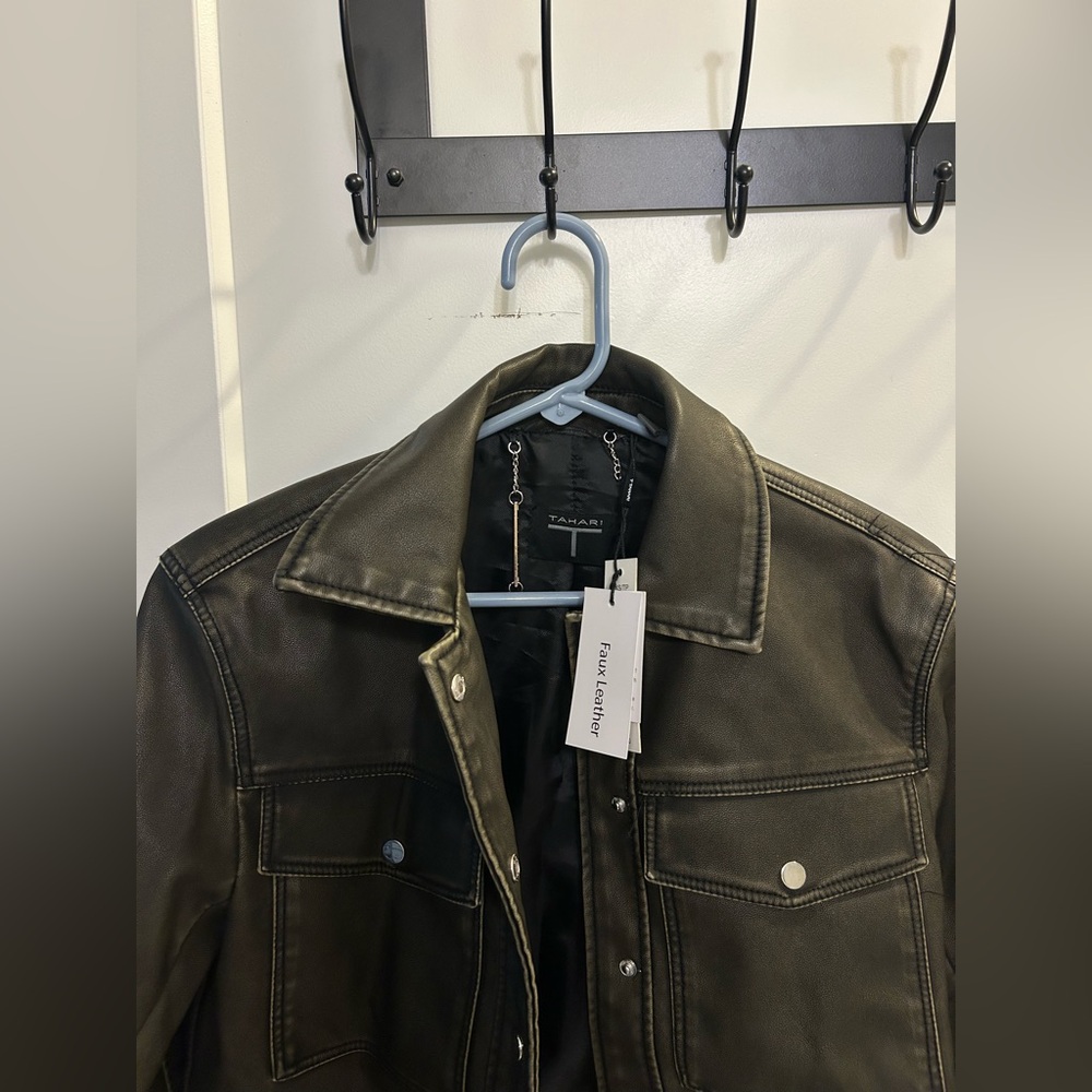 NWT T Tahari Faux Leather Cropped Jacket - Picture 5 of 11